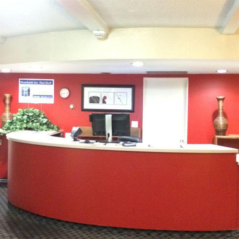 Econo Lodge *