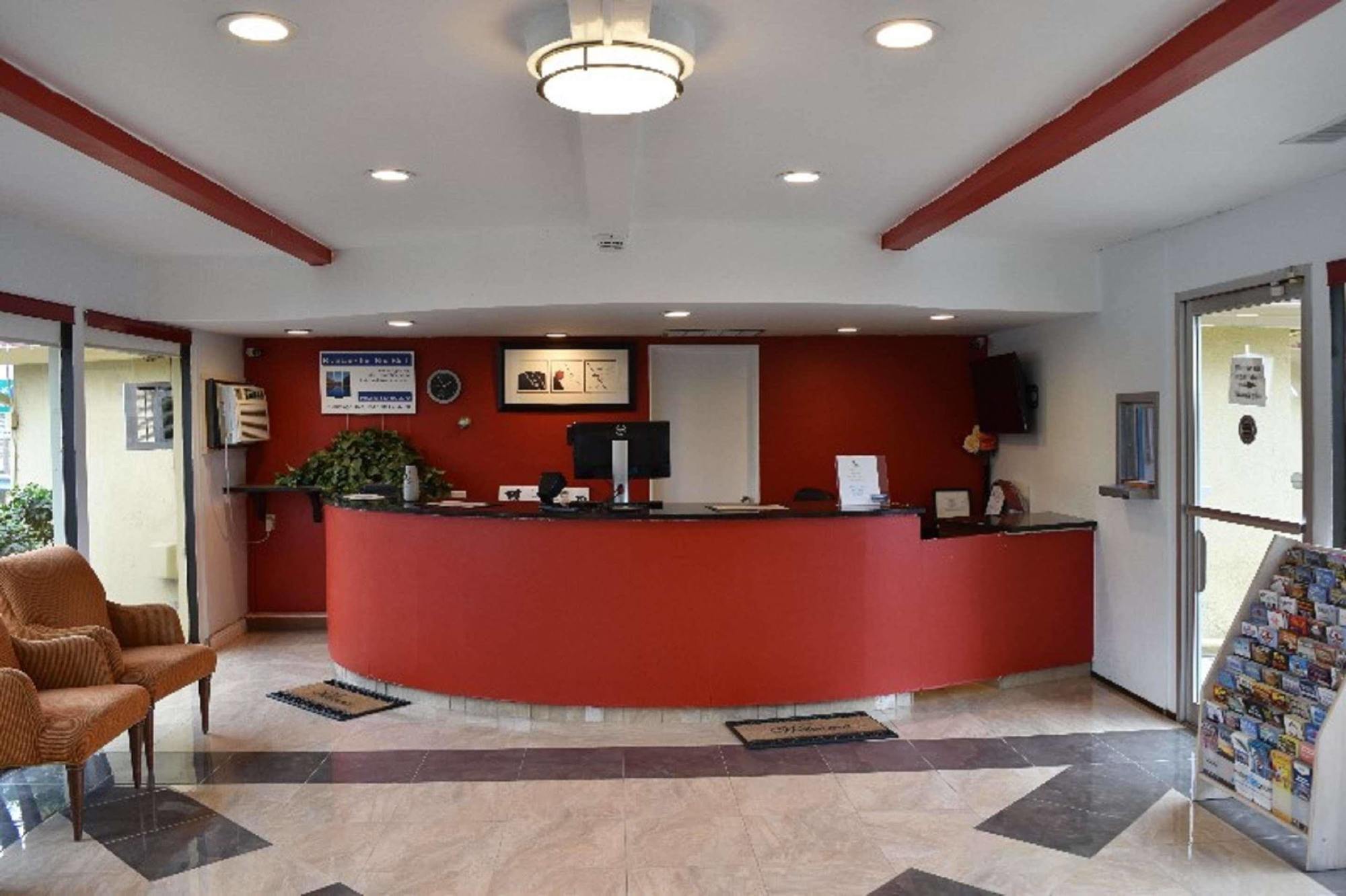 Econo Lodge *
