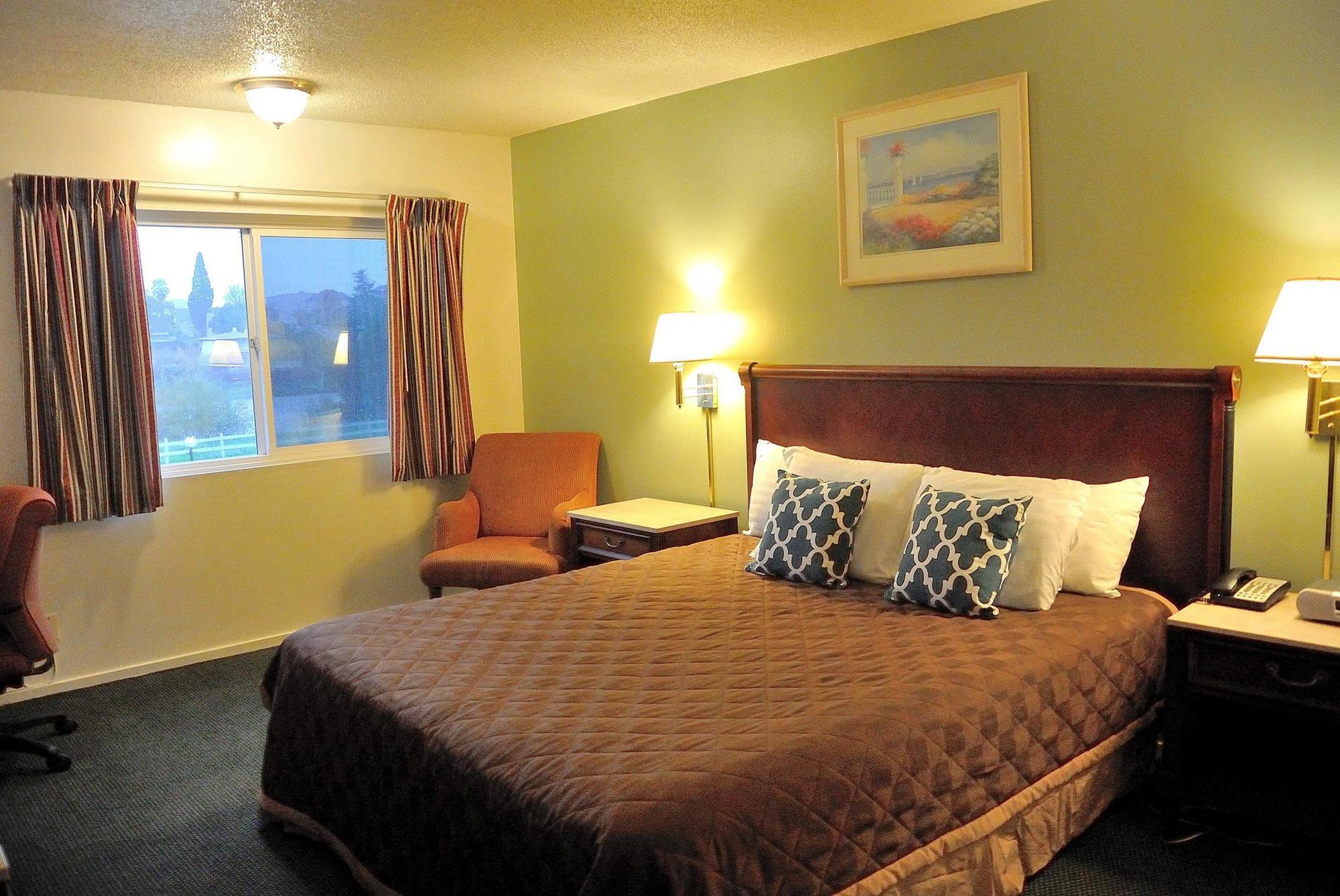 Lodge Econo Red Bluff