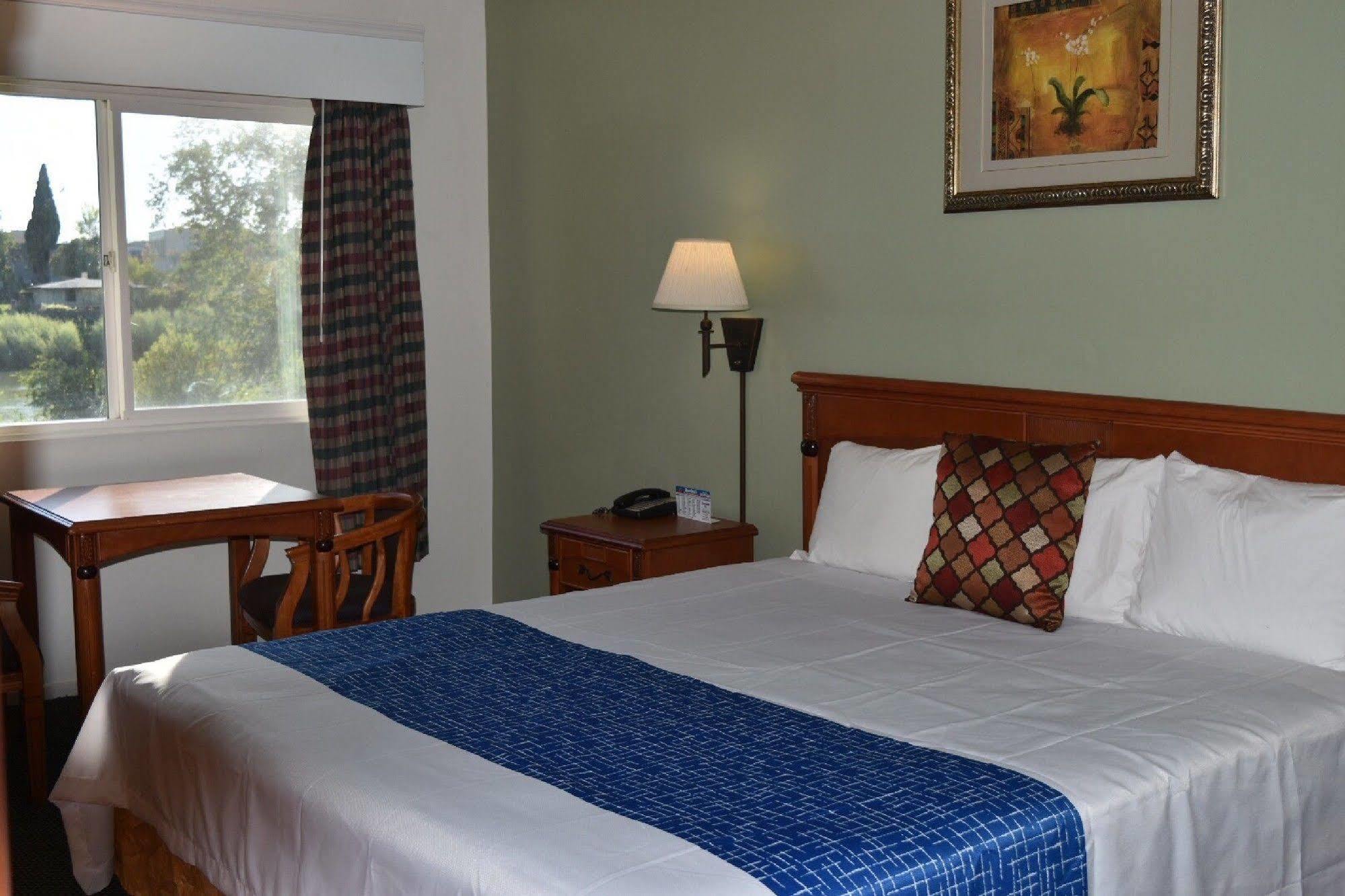 Econo Lodge *